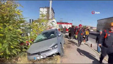 Hastane yolunda kaza: Doktorun aracı ve ambulans çarpıştı!