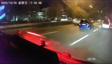 Bursa'da kazaya davetiye çıkaran anlar! 16 kişinin canını tehlikeye attı...