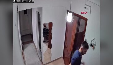 1- Bursa'da hissedilen deprem güvenlik kamerasına yansıdı!