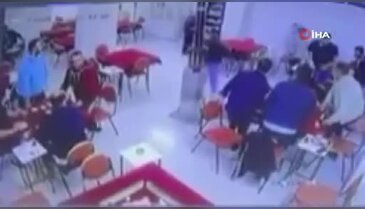 Bursa'da deprem okey oynarken yakaladı! O anlar kamerada...