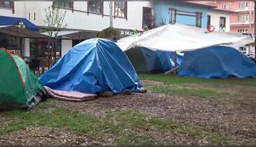 Depremin ardından halk geceyi sokakta ve çadırlarda geçirdi