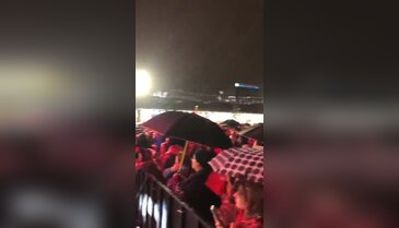 Yağmur altında Cumhuriyet coşkusu! Bursa Zeynep Bastık'ı bekliyor...