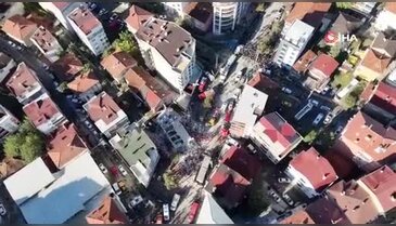Kocaeli'de çöken bina böyle görüntülendi
