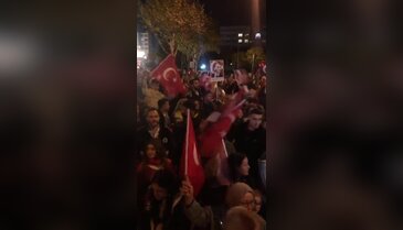 102. yıl coşkusu sokaklara taştı... Bursa'da Cumhuriyet yürüyüşü!