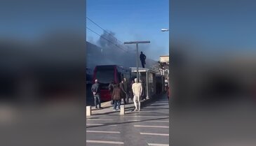 Bursa'nın göbeğinde panik anları! Şehrin simgesi alevlere teslim oldu...