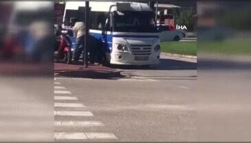 Bursa'da şoförle motokurye birbirine girdi! Güçlükle ayırdılar