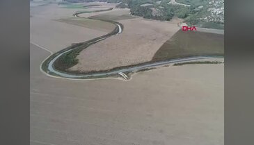 Baraj gölünde sular çekilince eski köprü ortaya çıktı!