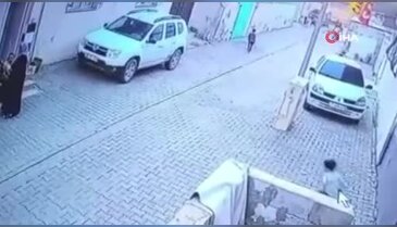 Kargo aracının çarptığı 2 yaşındaki çocuk hayatını kaybetti! Kaza anı kamerada...