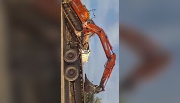 Bursa'da kepçe operatörünün ustalığı gündem oldu!