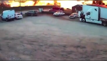 Ülkeyi ayağa kaldıran kaza kamerada! Kargo uçağı bomba gibi patladı