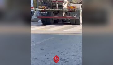 Beton mikserinin altında kalarak can verdi!