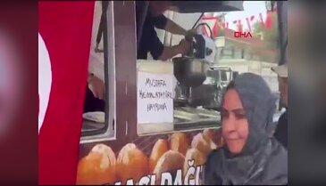 Bursa'da anlamlı hareket! Atatürk için lokma dağıtıldı...