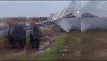 Minibüs yapı malzemesi yüklü kamyonete çarptı