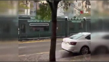 Tramvaya yıldırım isabet etti! Seyir halindeyken...