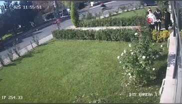 Motosiklet ile otomobil çarpıştı! Lokantanın bahçesine...