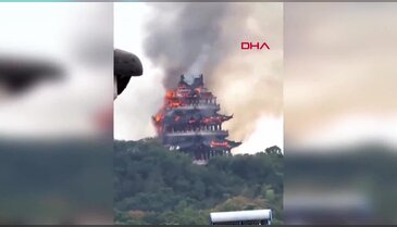 Çin'deki tarihi Yongqing Tapınağı'nda yangın çıktı