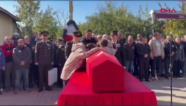 Babaya son veda! Anne ve oğlu, şehidi parkasıyla uğurladı