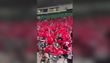Bursalı taraftarlar A Milliler için stadyuma akın etti!