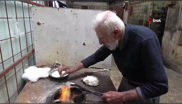 80 yaşındaki usta mesleğini 70 yıldır sürdürüyor