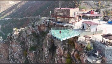 Tarihi mekanlarda eşsiz müzik performansı