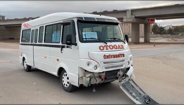 Yolcu minibüsü ile otomobil çarpıştı: 2 yaralı