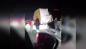 5 araçlı zincirleme kazada ortalık savaş alanına döndü! Ölü ve yaralılar var...