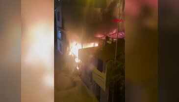 İki katlı prefabrik ev, yangında küle döndü