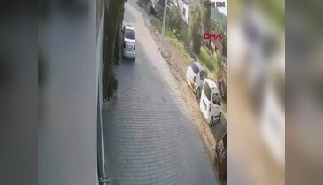 Çöp konteyneri çöp kamyonun peşinden sürüklendi; o anlar kamerada