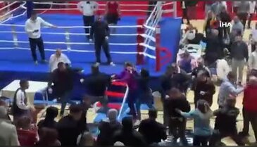 Boks turnuvasında kavga ring dışına taştı, yumruklar havada uçuştu