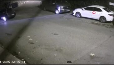 Yol verme tartışması tekme tokat kavgaya dönüştü! O anlar kamerada...