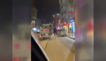 Bursa'da gençlerin trafikte tehlikeli hareketleri! Sürücüler isyan etti...