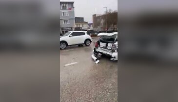 Bursa'da yağışta kaza kaçınılmaz oldu!