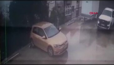 Bursa'da otomobil faciası! 7 metrelik boşluğa düştü... O anlar kamerada