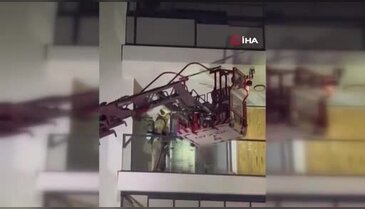 Sinir krizi geçiren kadın evi ateşe vermek istedi