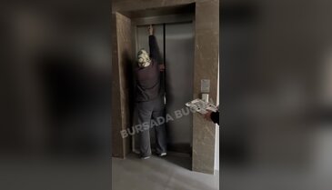 Bursa'nın o ilçesinde asansör kabusu! Mahsur kaldı...