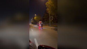Bursa'da tehlikeli scooter yolculuğu! Kazaya davetiye çıkardılar...
