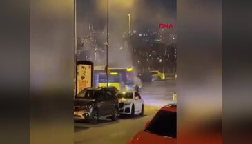 Seyir halindeki ticari taksi alev alev yandı