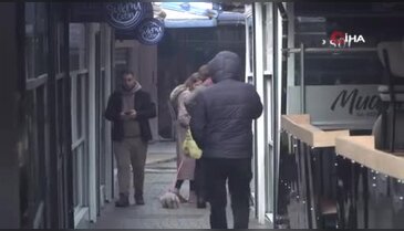 Bursa'nın ünlü sokağında tenteler tek tek sökülüyor!