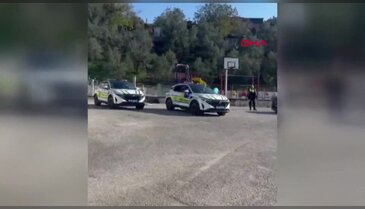 Bursalı polislerden, engelli öğrencilere anlamlı sürpriz