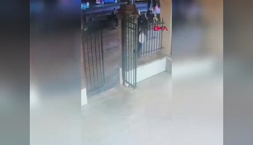 Camideki yardım kutusu çalındı: O anlar kamerada
