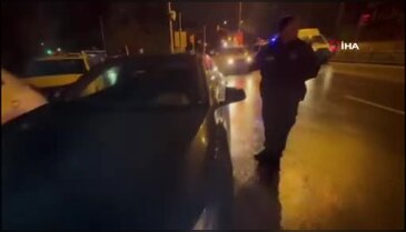 Direksiyon başında sızdı kaldı! Cam kırılarak kurtarılabildi...