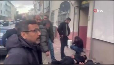 Aranan şahıs yakalanacağını anlayınca arkadaşlarıyla polise direndi