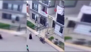 Bu neyin kavgası? Okul hademesi el kadar çocuğu bıçakladı!