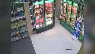 Bu da oldu! Markete el bombası attılar...