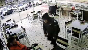 Kurye heimlich manevrasıyla boğulan çocuğu kurtardı: O anlar kamerada