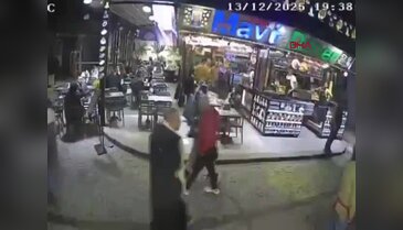 Esnaflar arasındaki kavga kamerada; 2 kişi gözaltına alındı