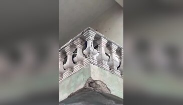 Bursa'da 1999 depreminde hasar aldığı iddia edilen bina korku saçıyor!