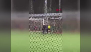 Antrenör, kadın hakeme saldırıp tokat attı