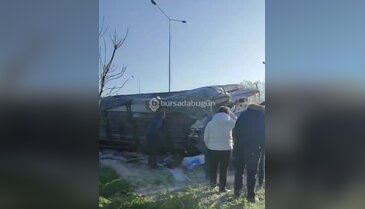 Bursa'da kamyon hurdaya döndü! Sürücü içerisinde sıkıştı...