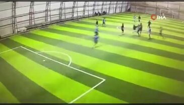 Halı sahadaki tekme tokatlı kavga kamerada